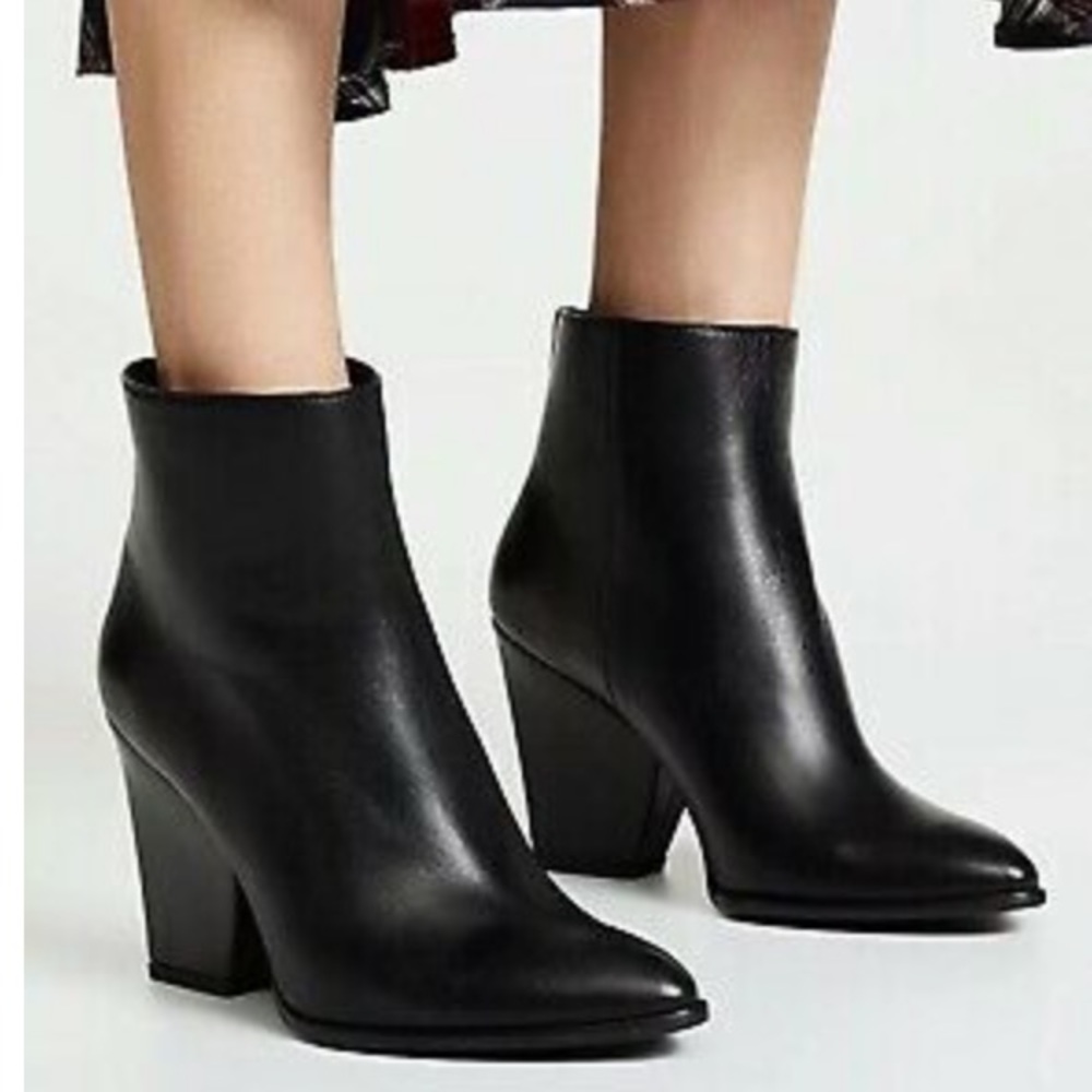 Stuart Weitzman Black Leather Pointed-Toe Ankle Boots